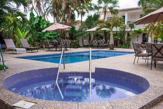 hotel henry inn bacalar