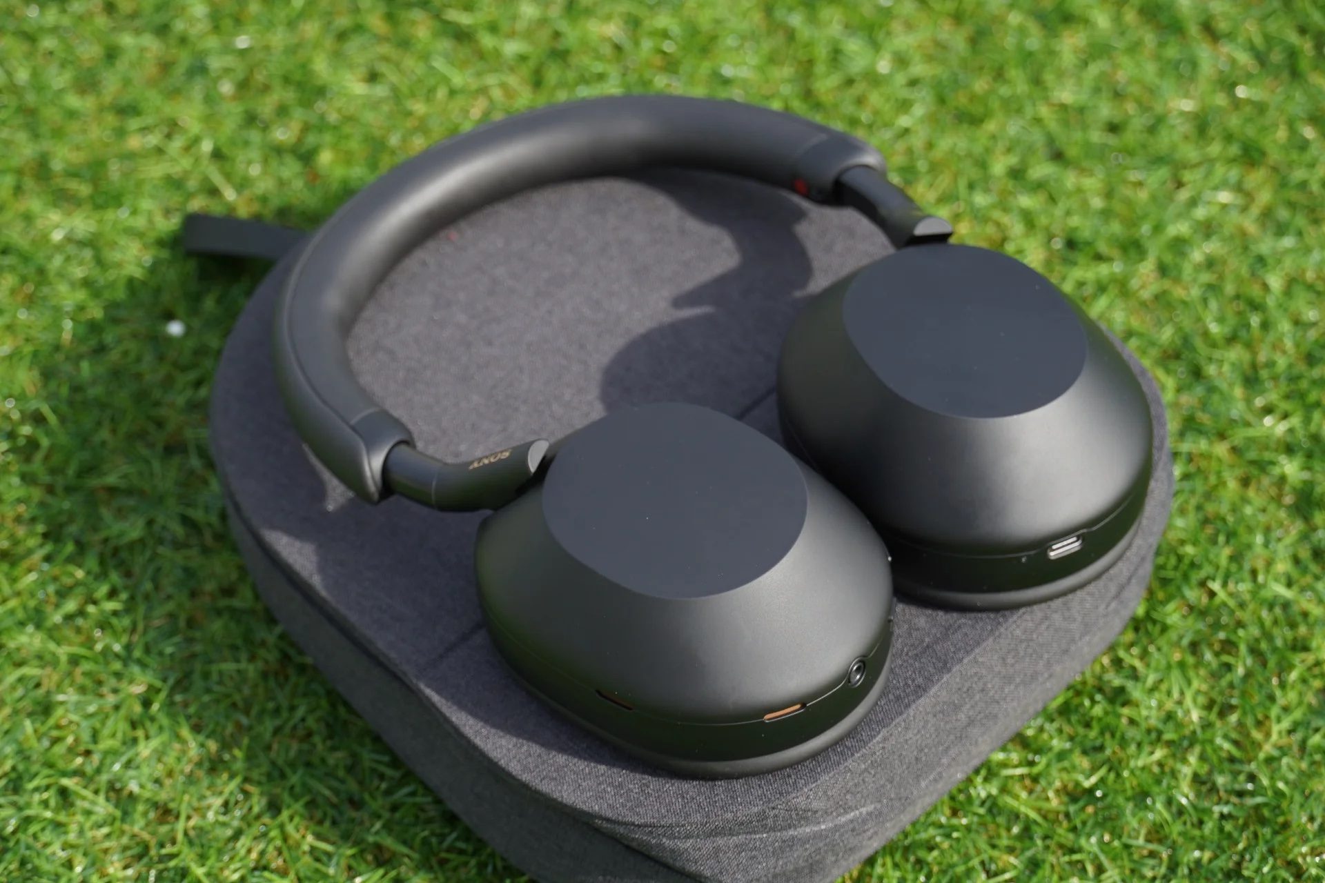 traveler gift headphones