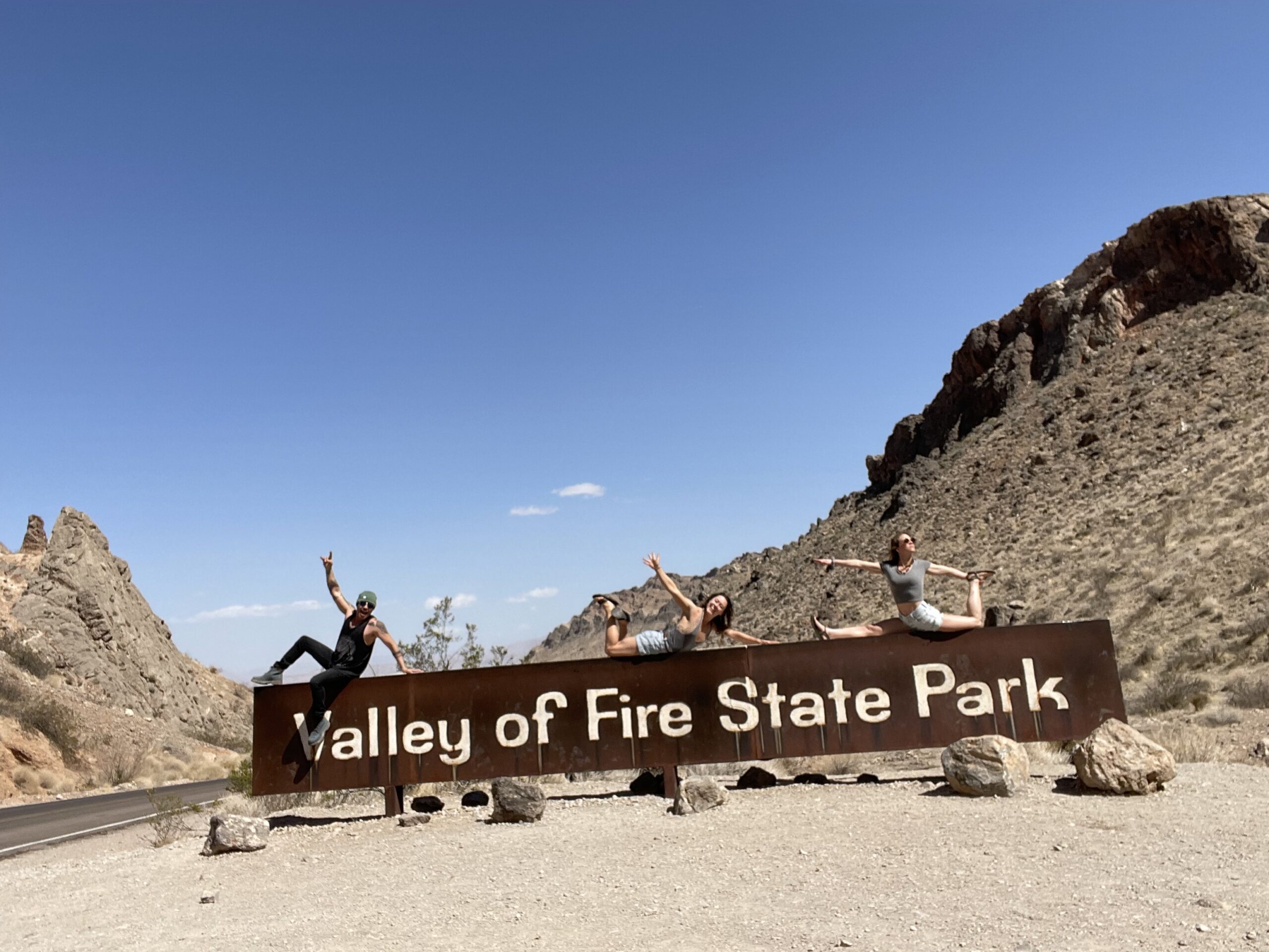 12 Amazing & Unique Day Trips From Las Vegas- Valley of Fire