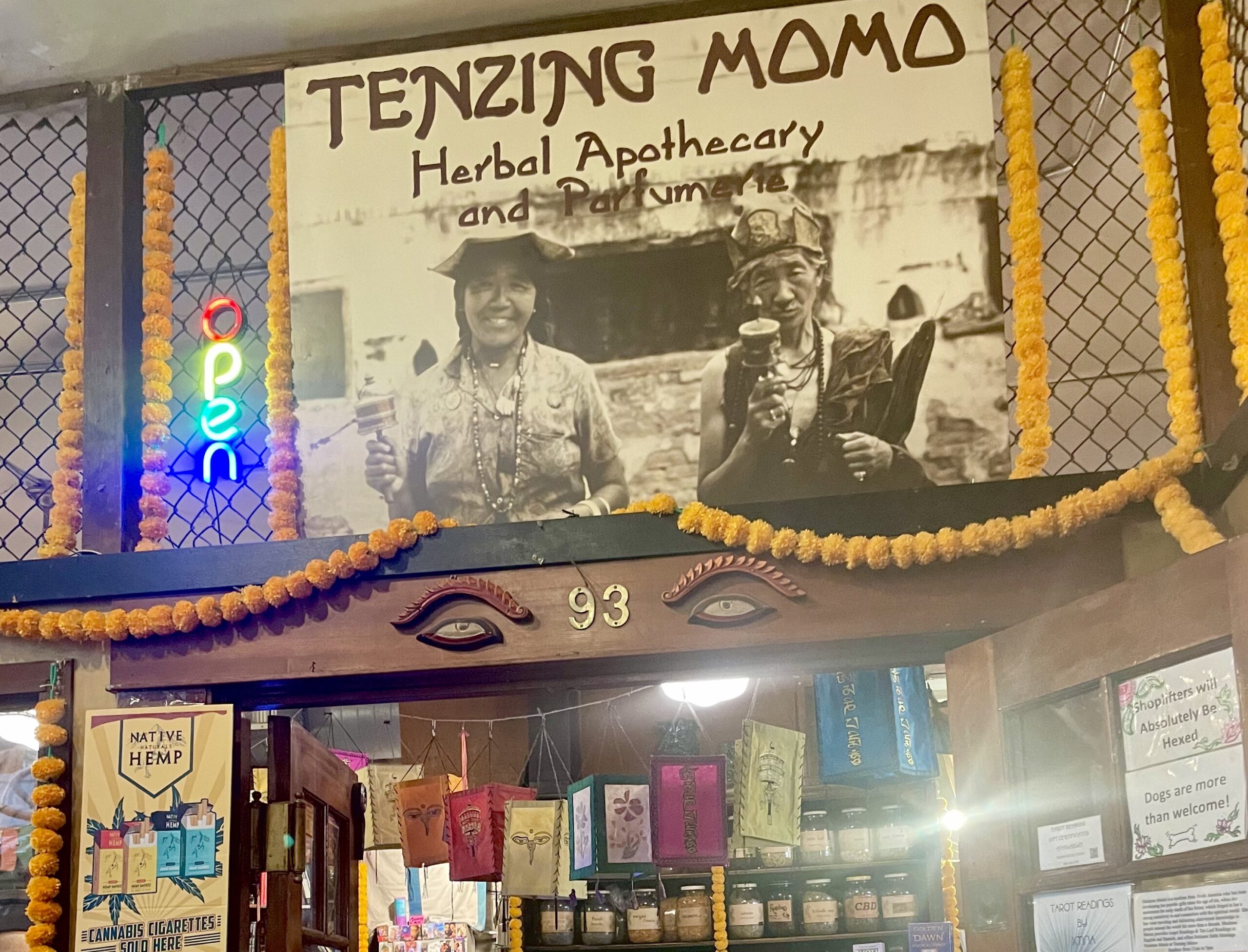 Pike place market guide- Tenzing Momo