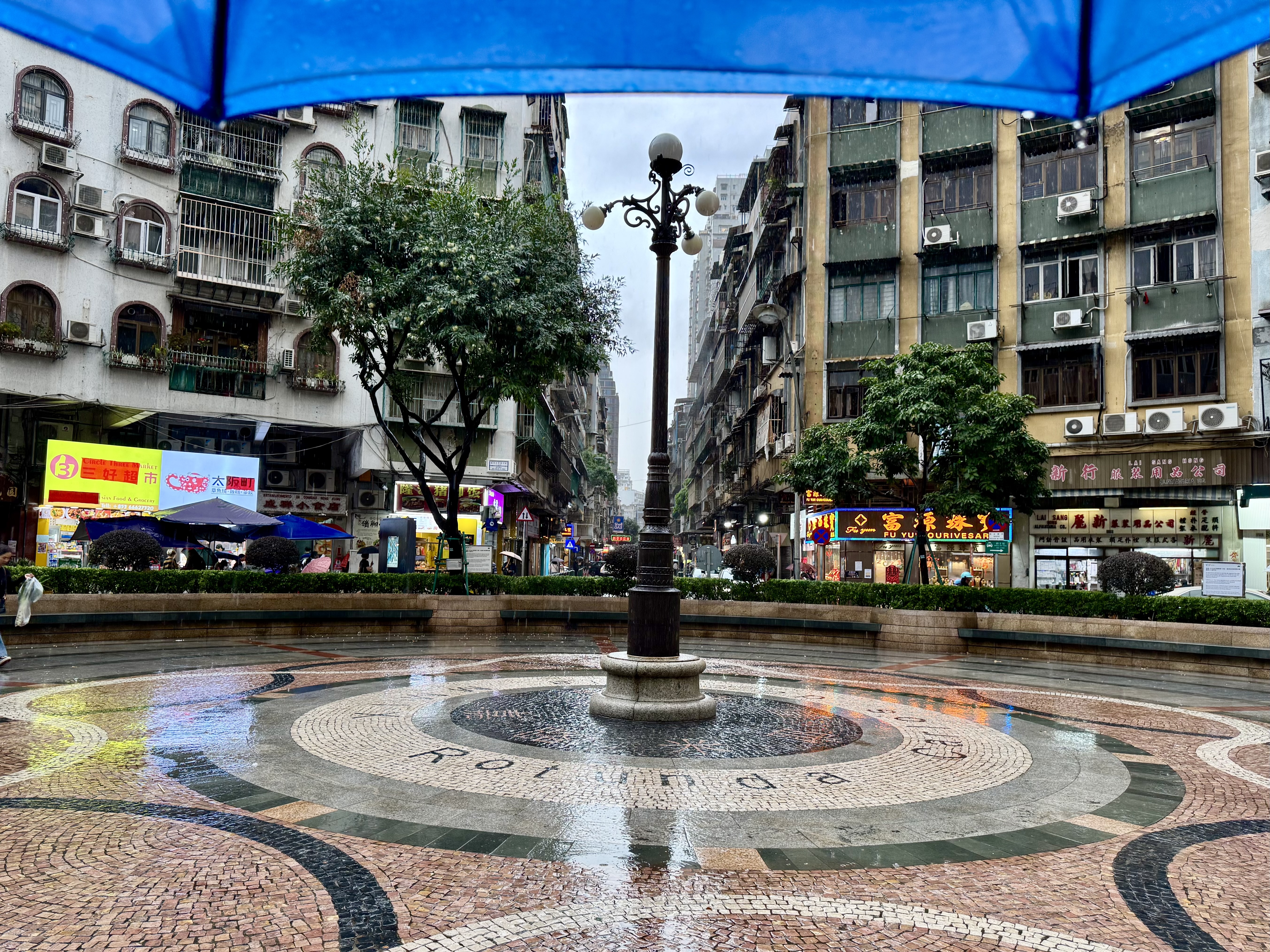 What to do in Macau- three lamps district
